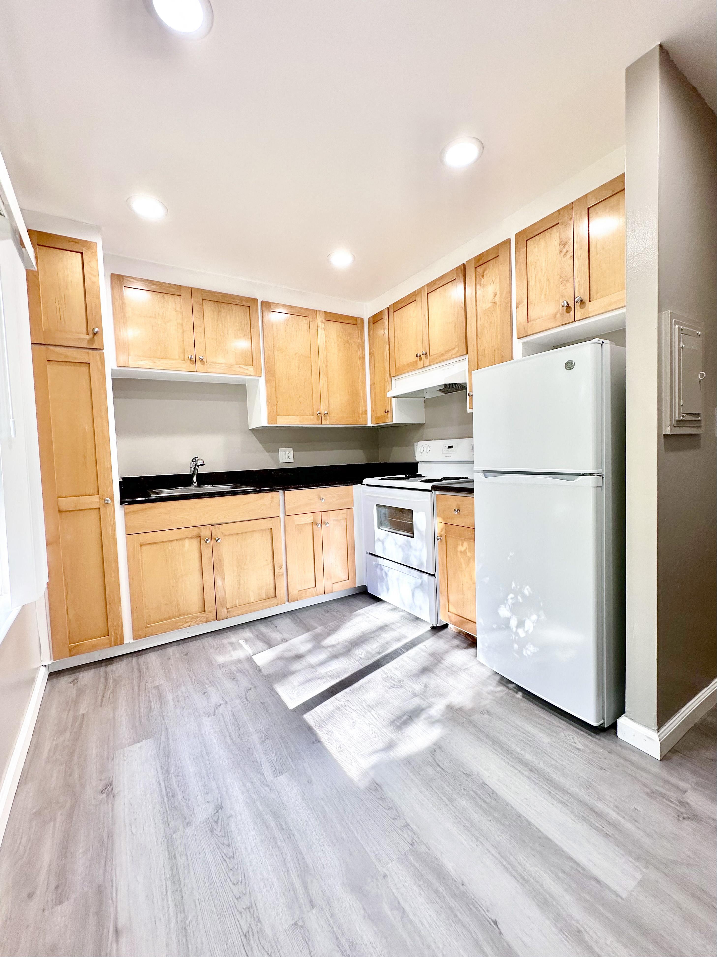 Sandalwood Apartments photo 5